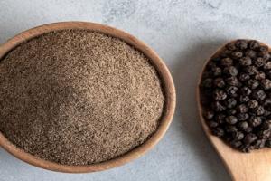  ਕਾਲੀ ਮਿਰਚ ਰਸੋਈ ਵਿੱਚ ਸੁਆਦ ਵਧਾਉਣ ਤੋਂ ਇਲਾਵਾ ਸਰੀਰ ਲਈ ਕਈ ਫਾਇਦੇਮੰਦ ਹੈ